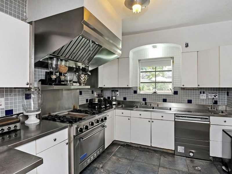 Hollywood Beach Hotel For Sale - 8 Units near beach and boardwalk - $2,750,000