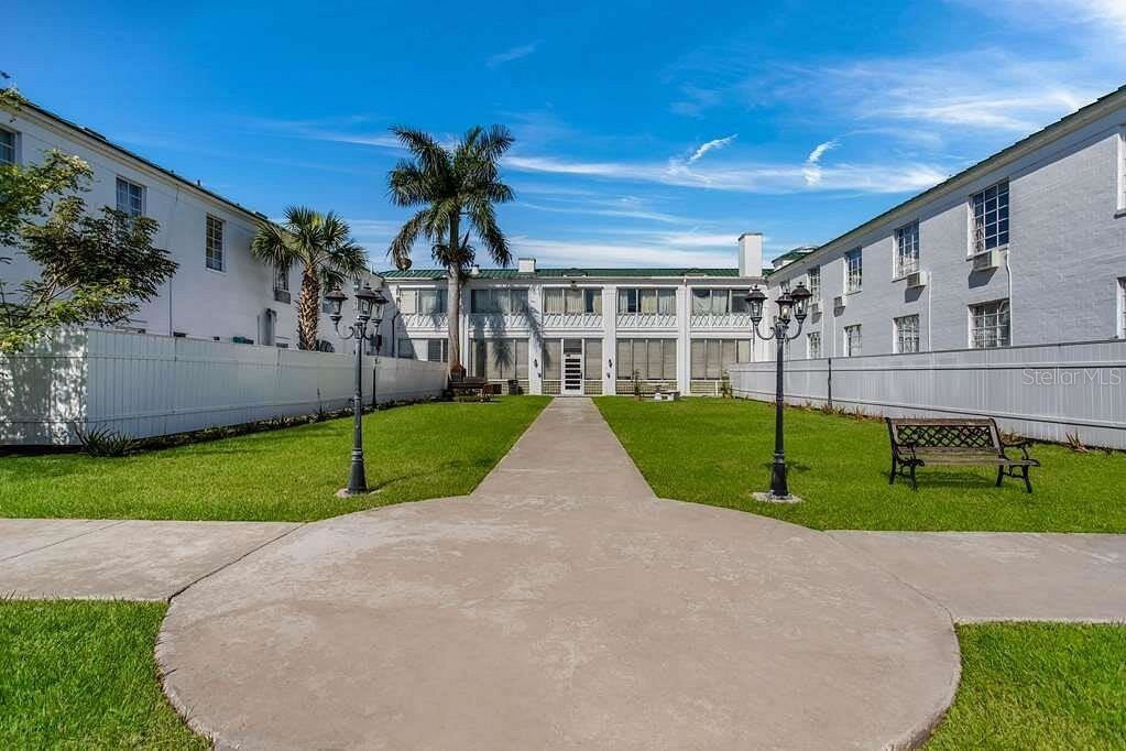 Classic 52 Room Hotel For Sale in Central Florida $4,400,000