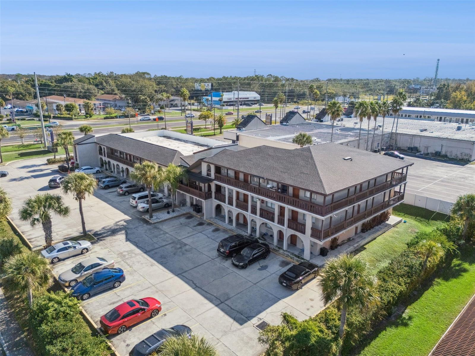 50 Room Fully Renovated Hotel For Sale in Kissimmee, FL $3,250,000