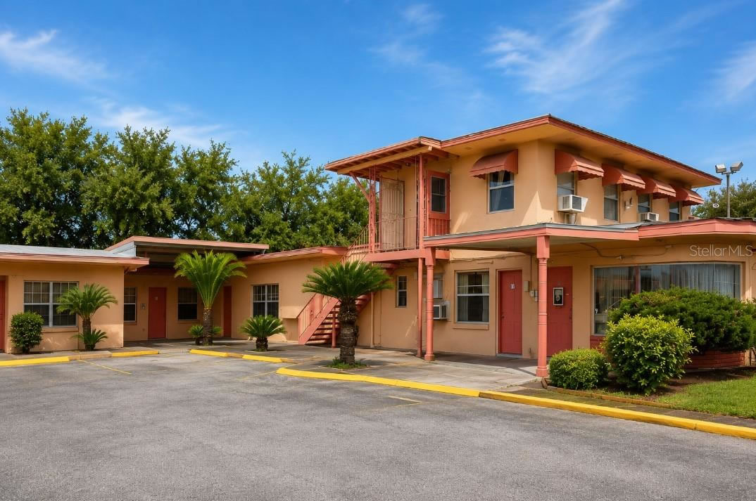 Leesburg FL 13 Room Motel For Sale - Seller Financing with ½ Down $899,000