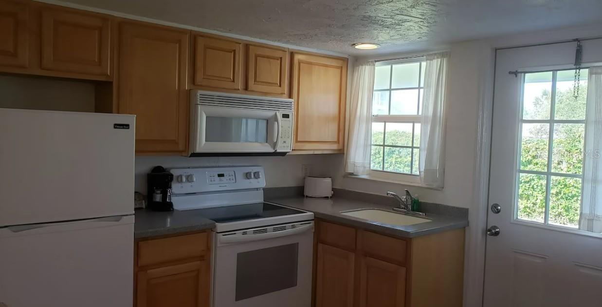 16 Unit Motel For Sale - Daytona Beach, FL - across street from the beach - $2,100,000 16 Unit Motel For Sale - Daytona Beach, FL - across street from the beach - $2,100,000