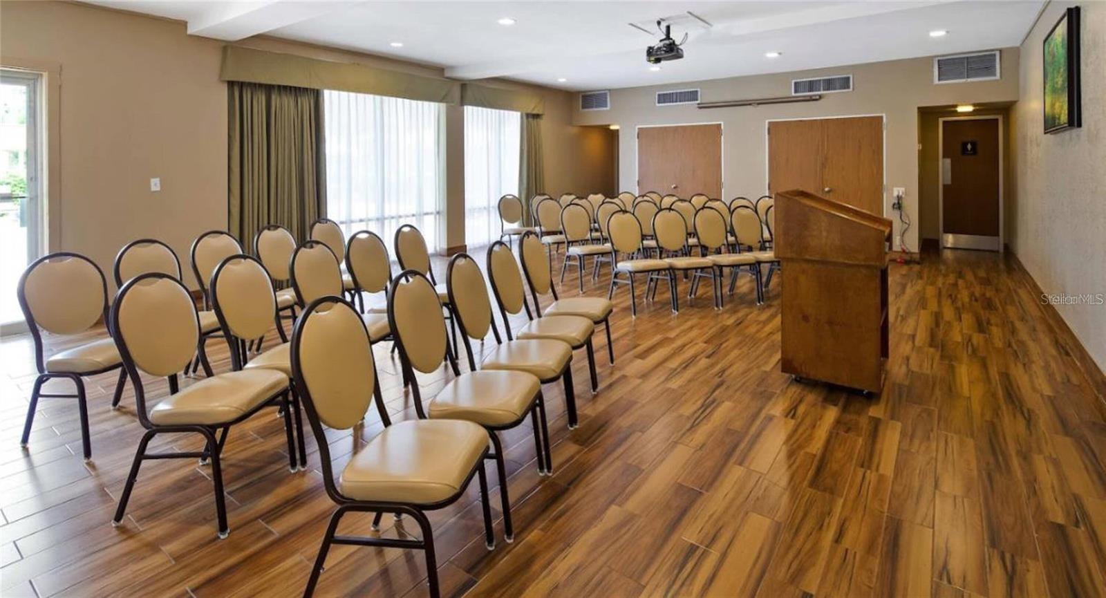 107 Room Hotel For Sale in Orlando, FL $8,500,000 107 Room Hotel For Sale in Orlando, FL $8,500,000