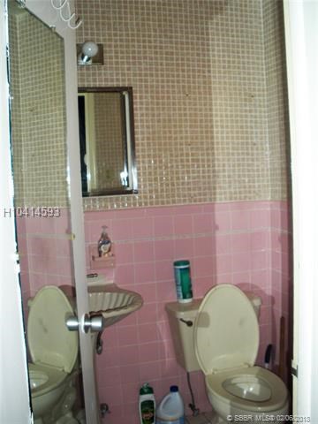 7 Unit Hotel For Sale On Hollywood Beach - Florida $2,100,000